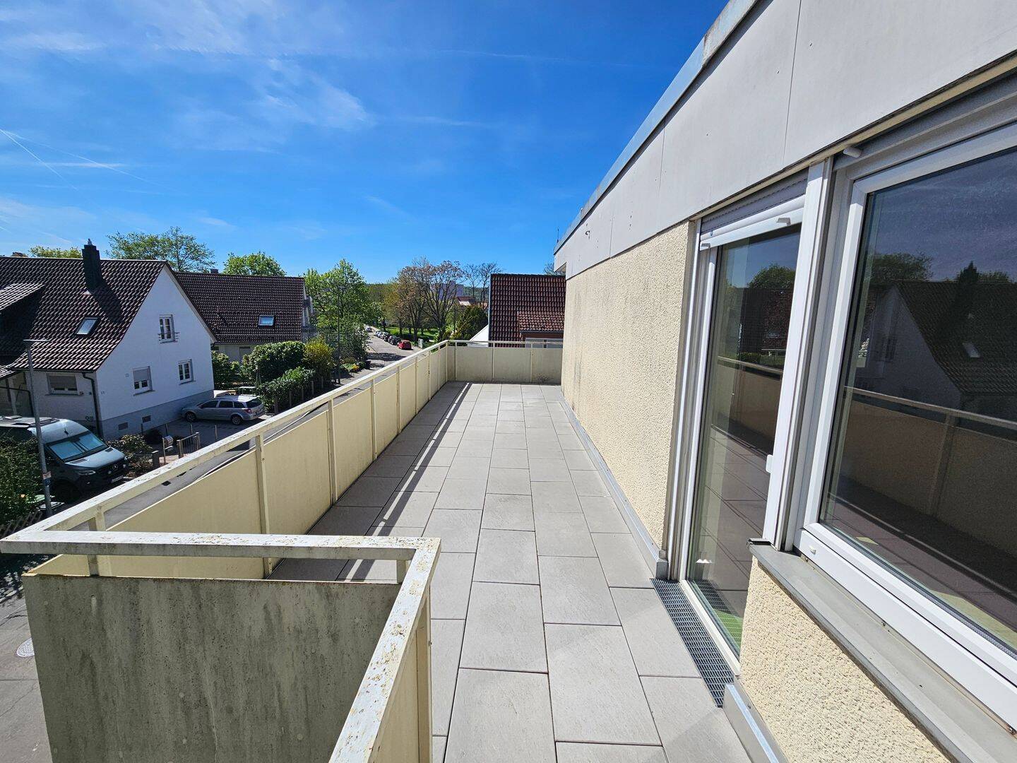 Lichtdurchflutete Wohnung mit großer Dachterrasse, 71229 Leonberg