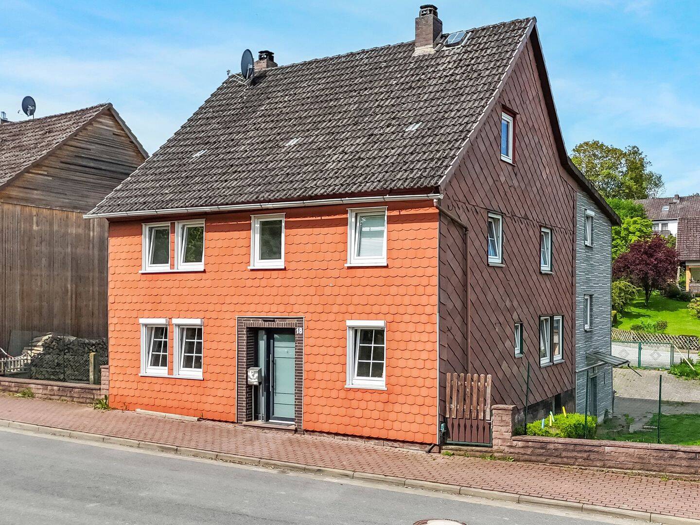 Sanierungsbedürftiges Einfamilienhaus mit großem Grundstück und Entwicklungspotenzial, 37627 Deensen