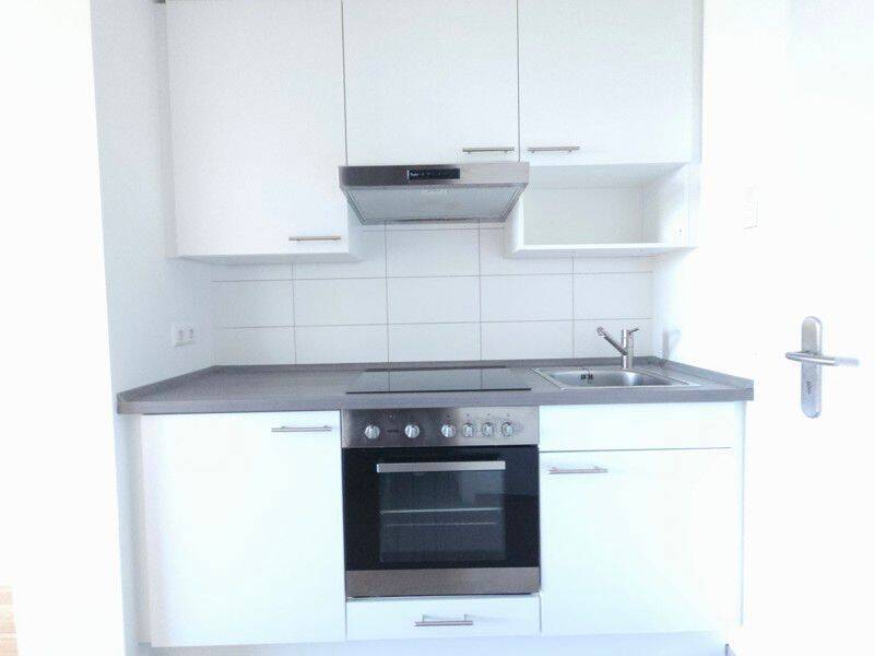 Praktische 1-Zimmer-Wohnung mit Einbauküche sucht Mieter!, 60389 Frankfurt am Main (Bergen-Enkheim Bornheim Nordend-Ost Nordend-West Seckbach)