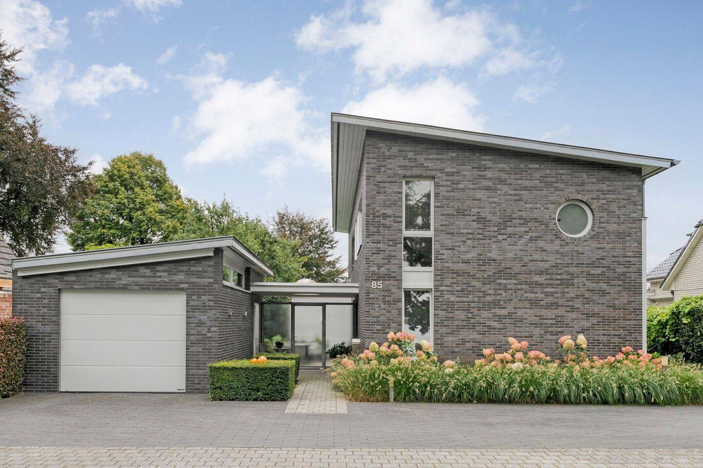 Luxuriöses Designhaus mit sonnigem Garten, hochwertiger Ausstattung sowie Wohnen, Schlafen und Baden im Erdgeschoss, 49843 Uelsen