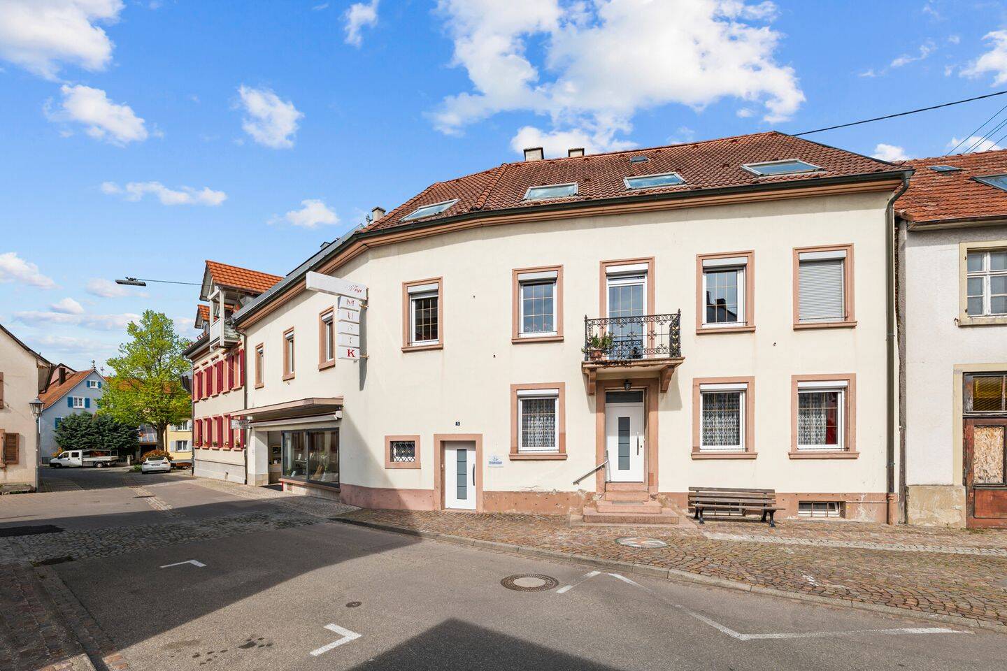 Mehrfamilienhaus in Endingen zum Umbau: Zentrallage, bezugsfrei, Potenzial für mehrere Wohneinheiten, 79346 Endingen am Kaiserstuhl
