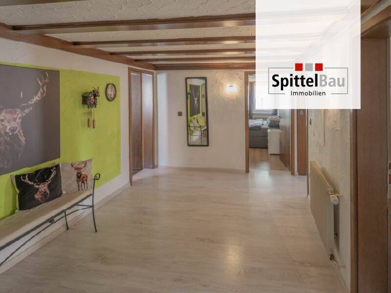 Zentrale, großzügige Wohnung mit viel Potenzial, 78730 Lauterbach