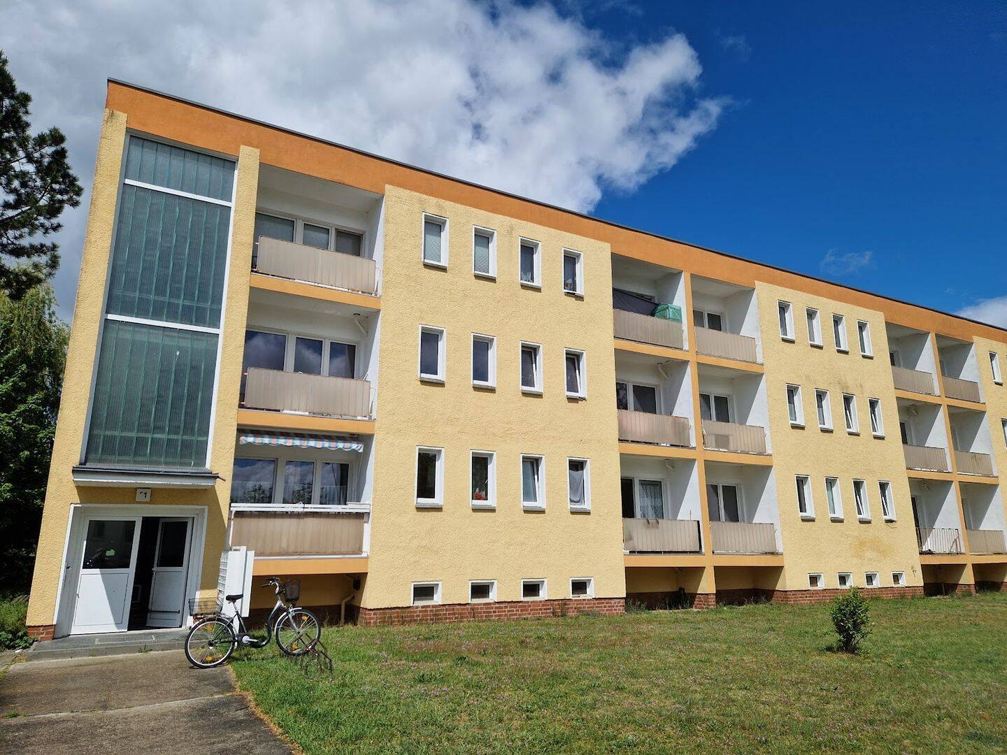 Frisch renoviert, Single Wohnung mit Balkon!, 6886 Wittenberg