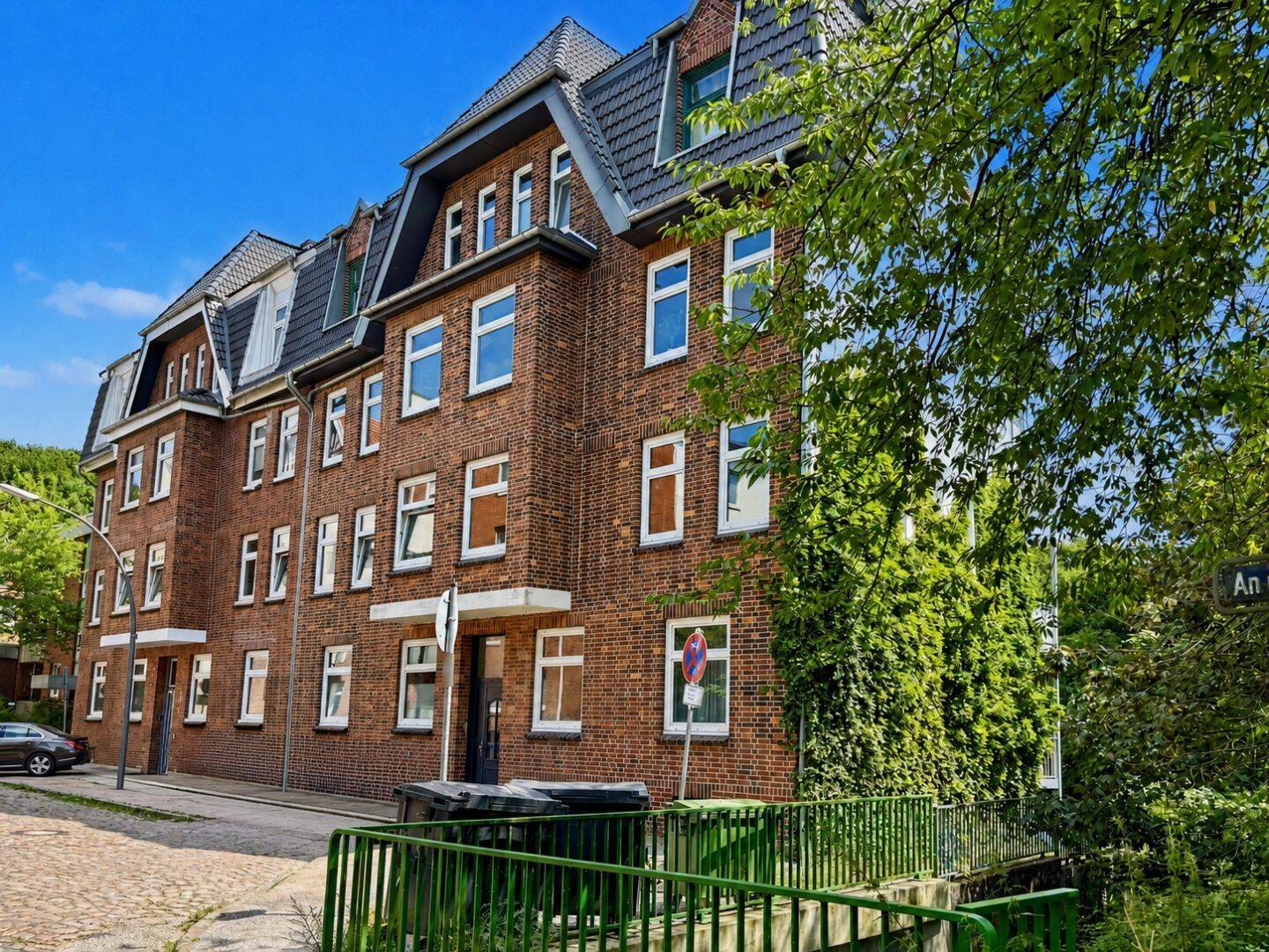 Attraktives Mehrfamilienhaus mit 10 Wohneinheiten in idyllischer Lage von Hamburg-Bergedorf, 21029 Hamburg (Bergedorf Altengamme Curslack)