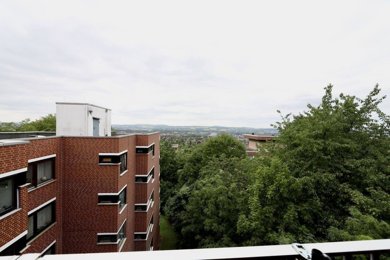 Wohnen über den Dächern Göttingens – helle 2-Zimmer-Wohnung mit traumhaftem Fernblick am Rohns, 37085 Göttingen