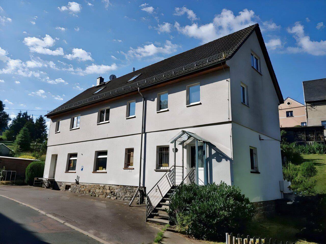 Mehrfamilienhaus mit 3 Wohnungen + 1 Whg / Gewerbe im EG, 9669 Frankenberg/Sa.