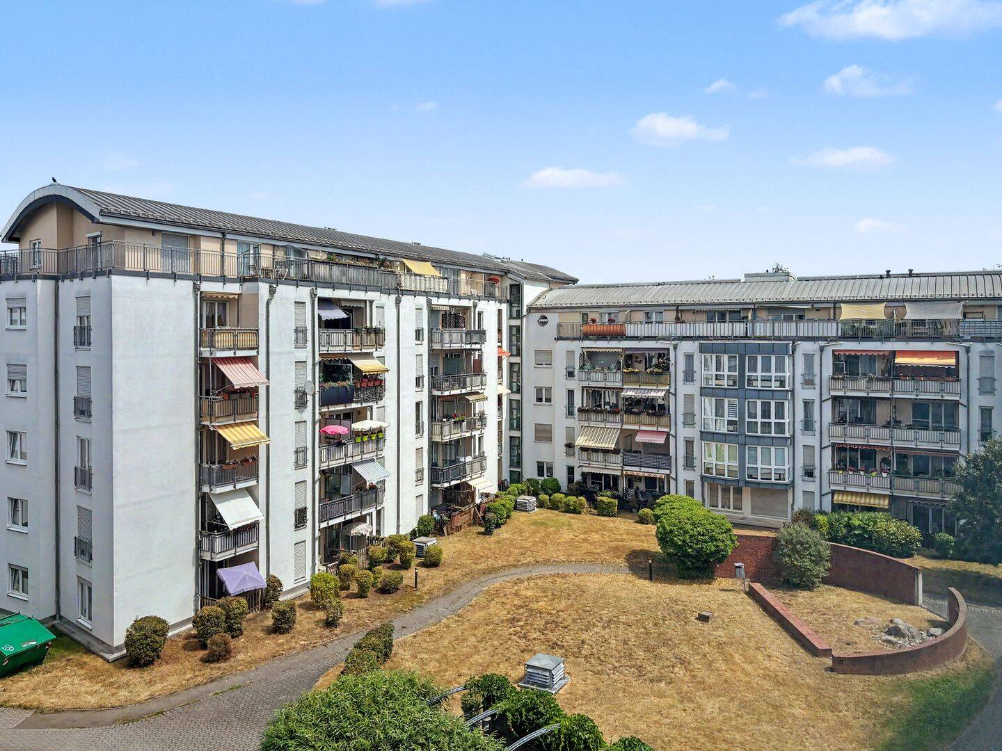 Großzügige 3-Zimmer-Dachgeschosswohnung mit großer Dachterrasse und Tiefgarage-Stellplatz in Leipzig, 4249 Leipzig (Großzschocher Hartmannsdorf-Knautnaundorf Knautkleeberg-Knauthain Lausen-Grünau)