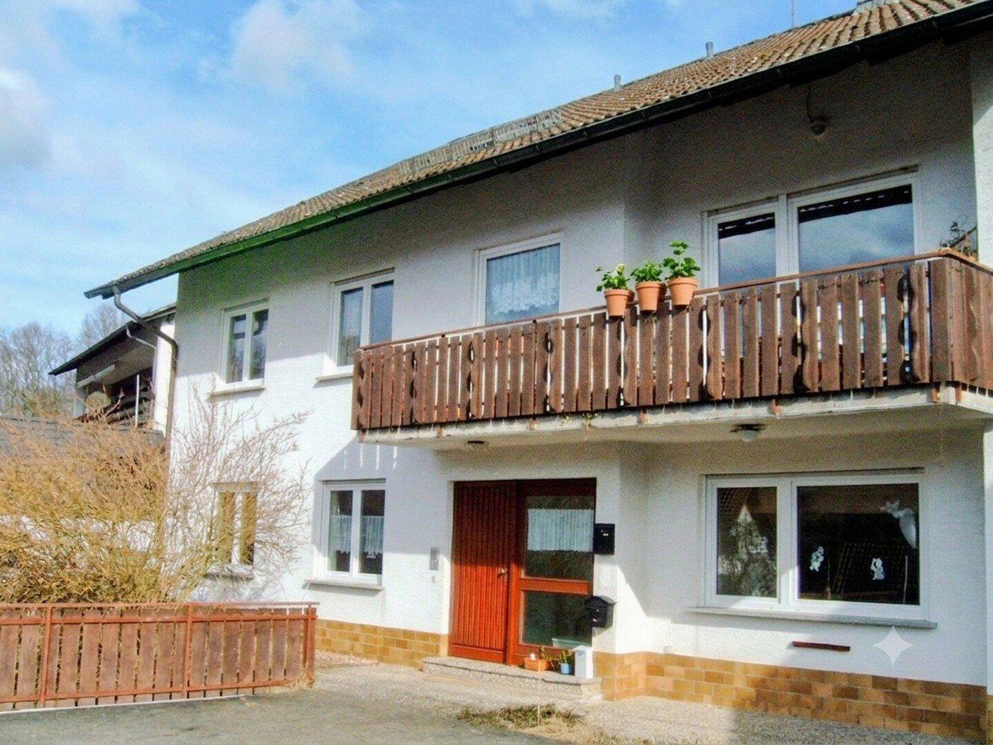 Mehrfamilienhaus mit 3 Garagen – Stellplätzen, 97845 Neustadt a. Main