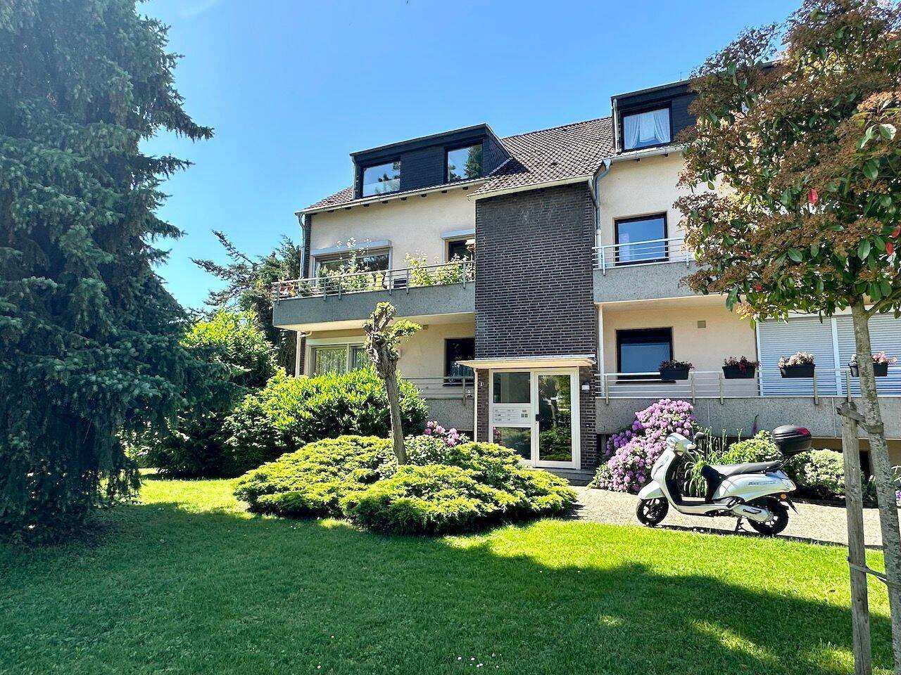 Modernisierte Dachgeschosswohnung in beliebter Wohnlage, 41470 Neuss