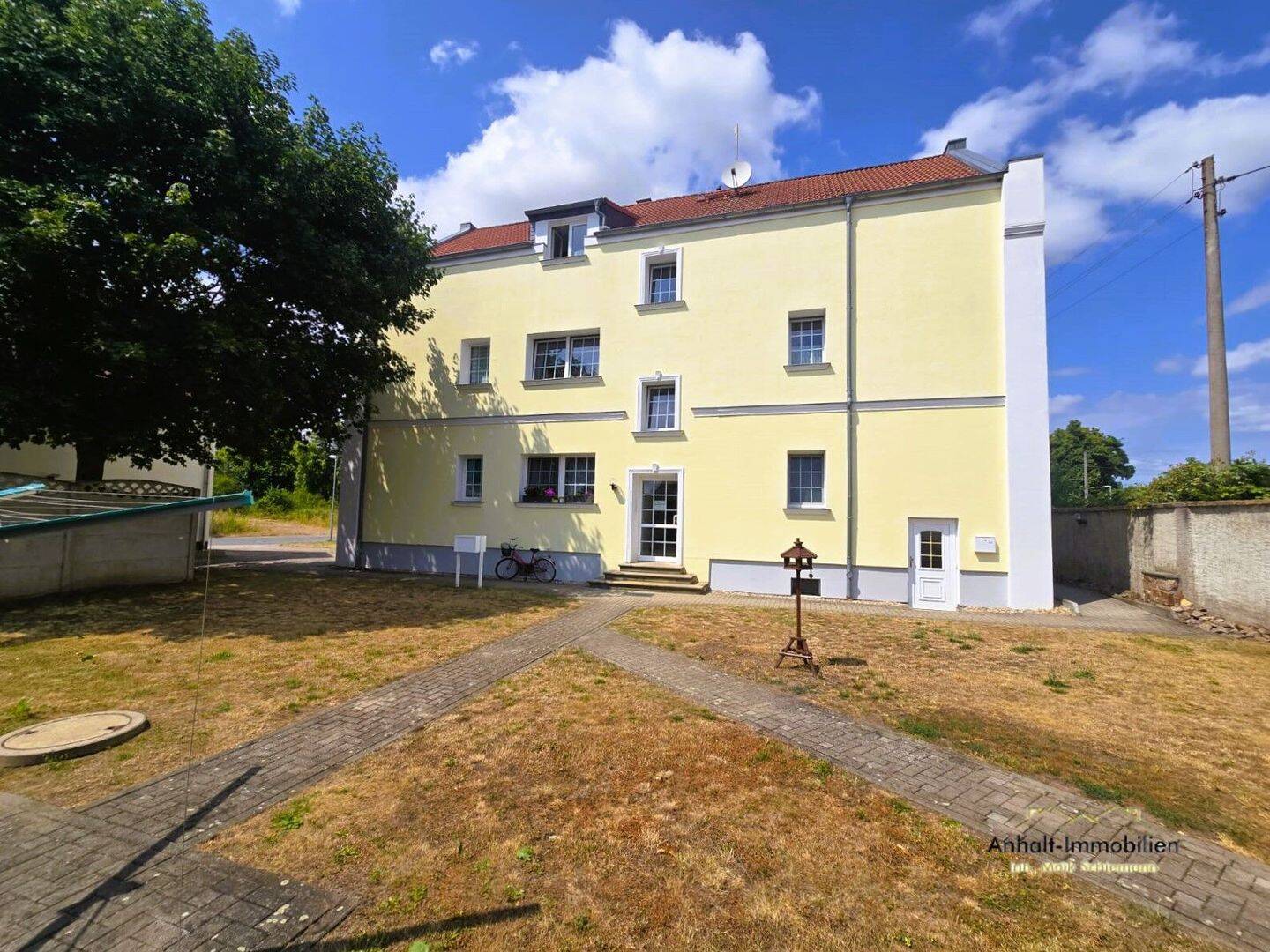 Helle Dachgeschosswohnung mit Einbauküche, 6796 Sandersdorf-Brehna