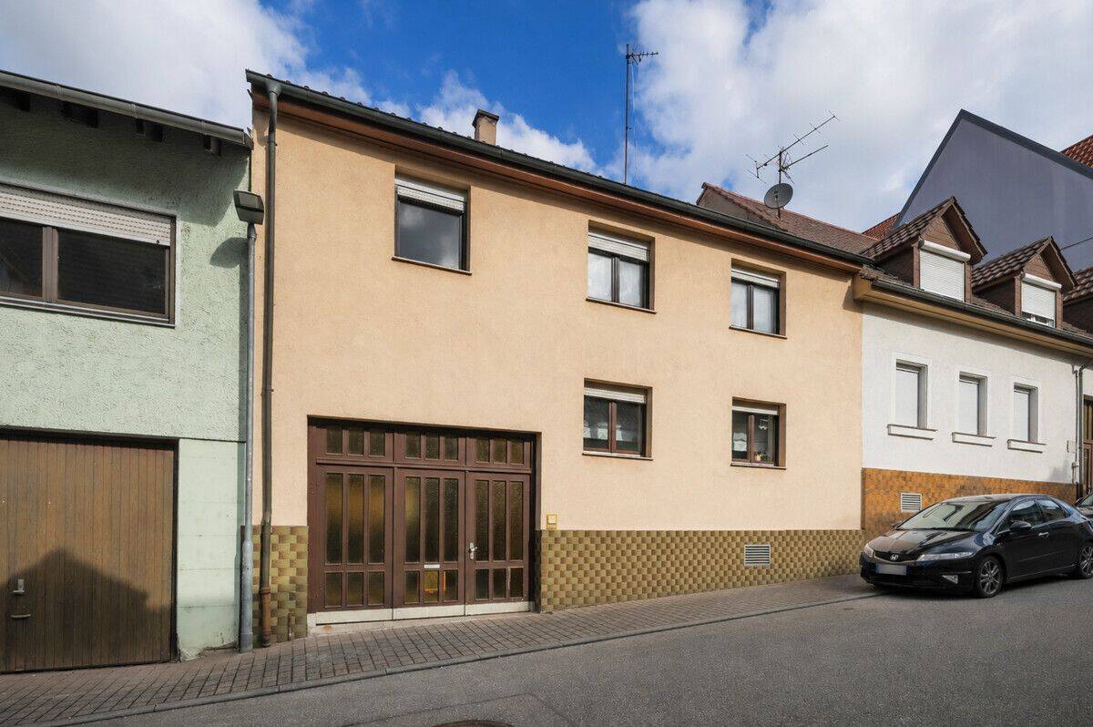 Reihenmittelhaus mit Innenhof, Garten und individuellem Gestaltungspotenzial! – OT Königsbach, 75203 Königsbach-Stein