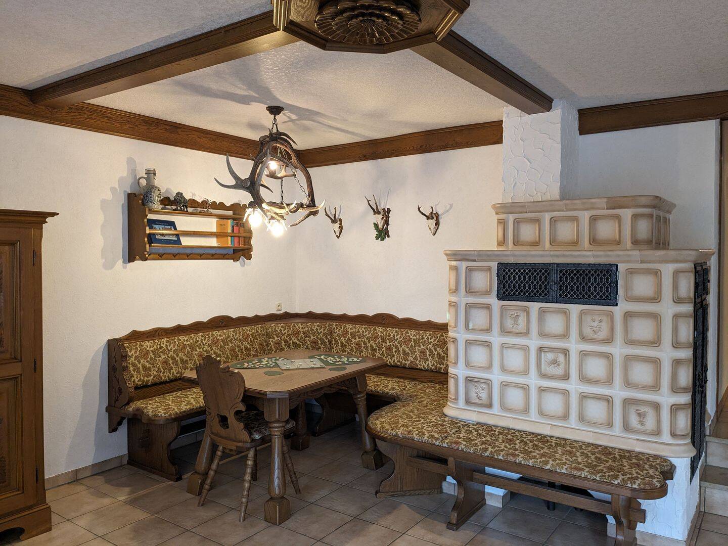 Wohnen mit Charakter – großzügige Wohnung im Jagd-und Landhausstil, 63853 Mömlingen