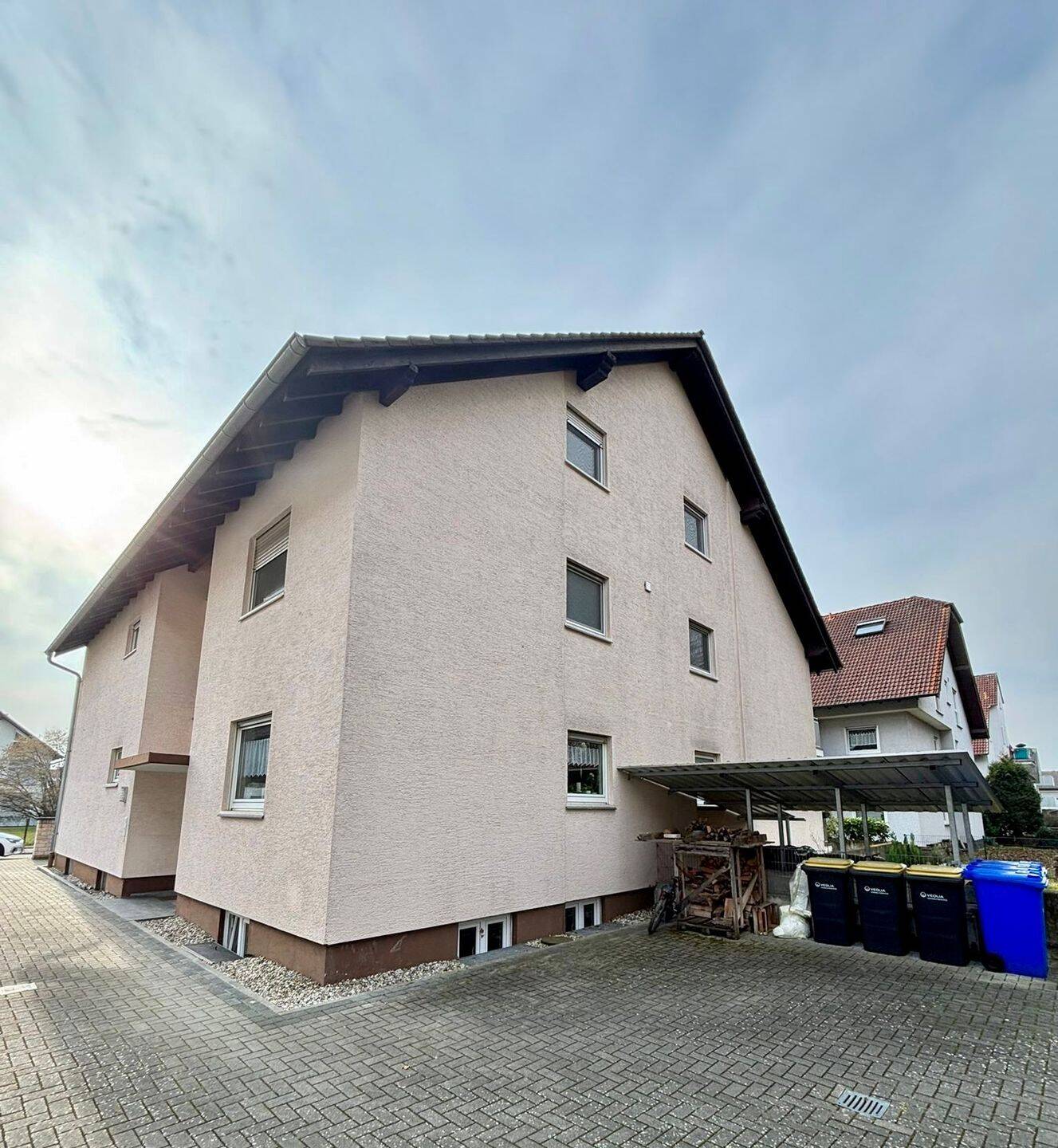 RODGAU-JÜGESHEIM: sanierte 4-Zimmer-Wohnung mit Terrasse, Balkon und großem Hobbyraum im Keller!, 63110 Rodgau
