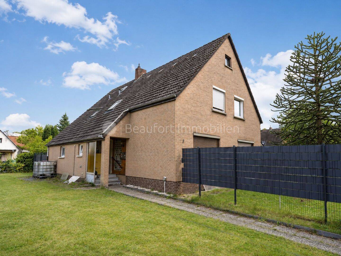 Attraktives Zweifamilienhaus mit großem Grundstück & über 6 % Rendite in Bremen-Lüssum-Bockhorn, 28779 Bremen (Blumenthal Lüssum-Bockhorn)