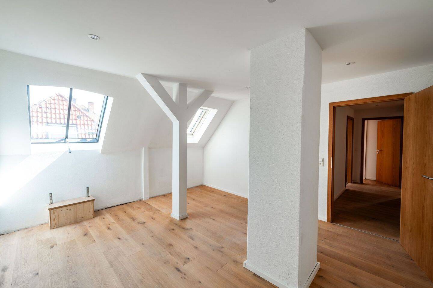 Elegante 4-Zimmer-Dachgeschosswohnung mit Charme – Lichtdurchflutet in Esslingen, 73728 Esslingen am Neckar