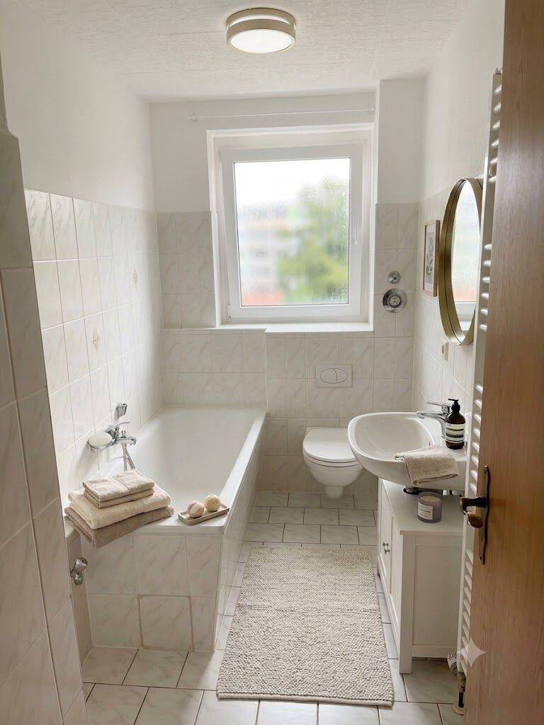 3 Zimmer, hübsches Bad und Einbauküche, 6712 Zeitz
