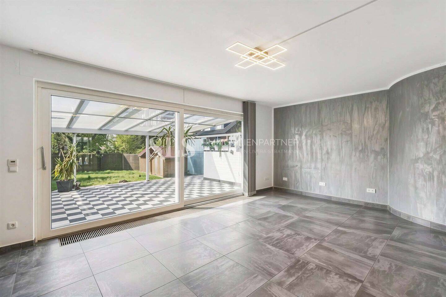 Wohnen mit Freiraum – modernisierter Bungalow mit vielseitig nutzbarem Souterrain, 46149 Oberhausen (Alsfeld Buschhausen Schwarze Heide Stadtmitte Sterkrade-Mitte)