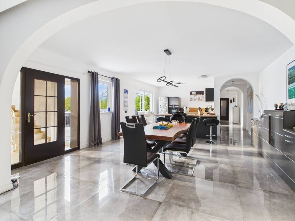 Exklusive Maisonette-Eigentumswohnung, ca. 200m², große Terrasse, Garage und hochwertige Einbauküche, 66773 Schwalbach