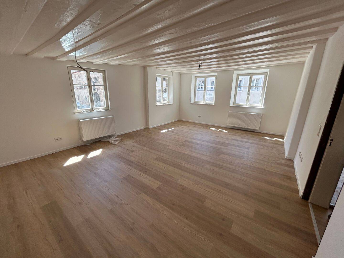 Kernsanierte 4-Zi.-Wohnung mit Balkon in Roth, 91154 Roth