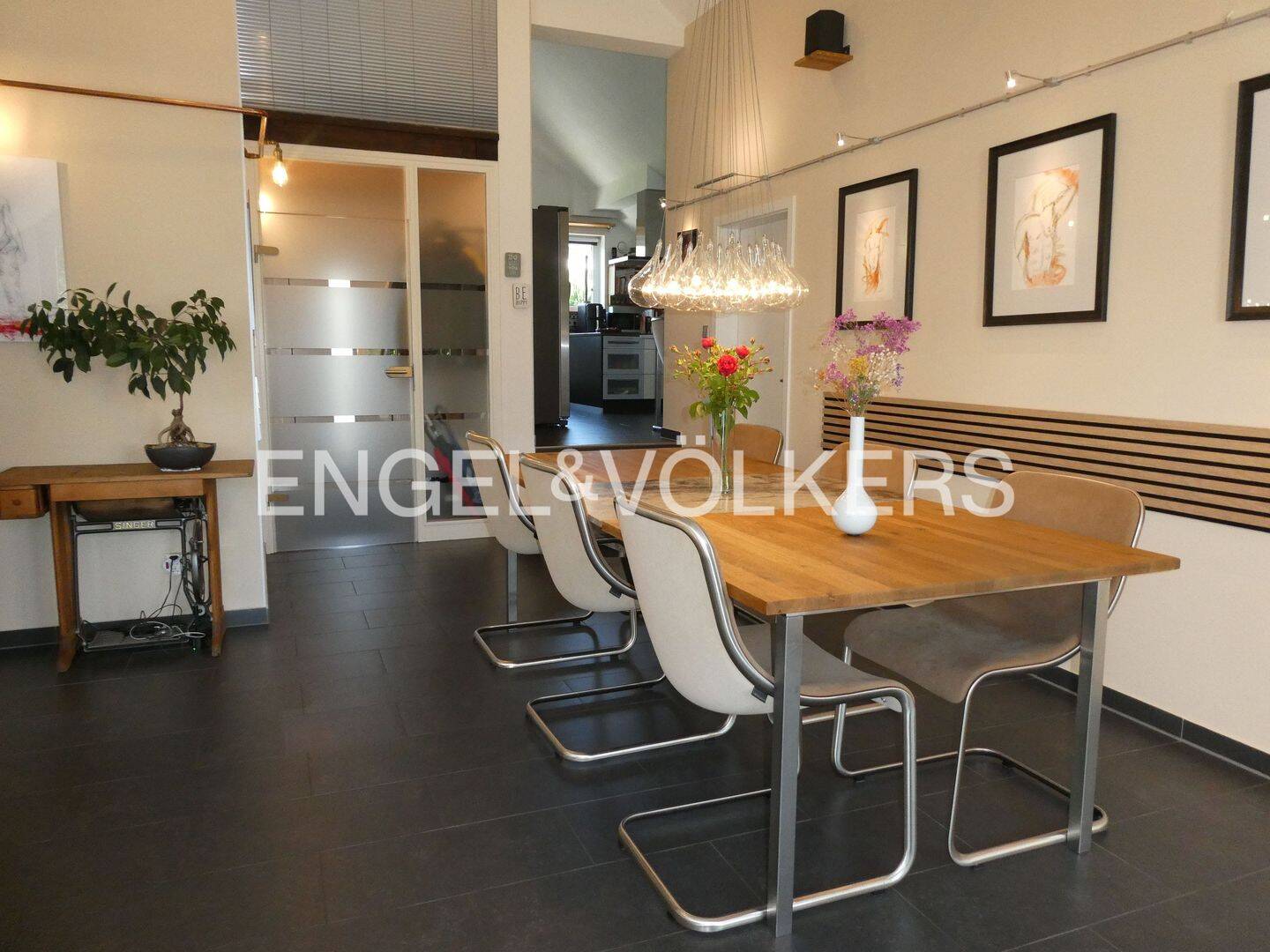 Luxuriöse Dachetage mit EBK, Balkon, Garage und Carport . Hochwertige Materialien in exklusivem Wohnraumdesign mit bester Technik, 72138 Kirchentellinsfurt