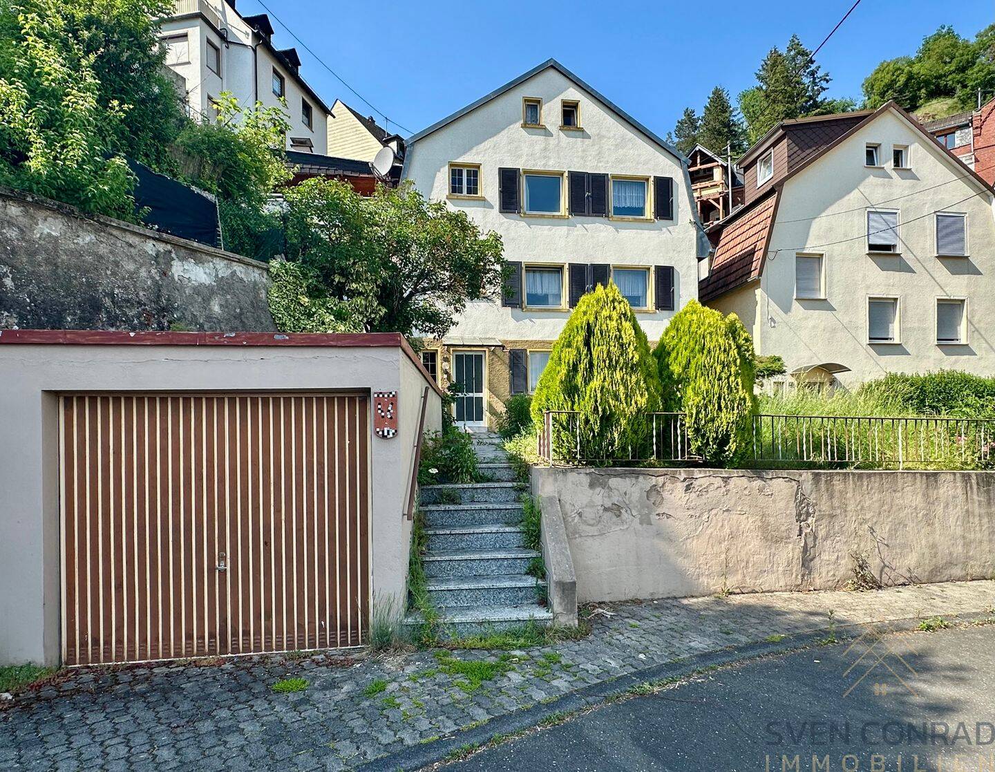 Großes Potential! Sanierungsbedürftiges Wohnhaus mit toller Aussicht in Oberstein, 55743 Idar-Oberstein