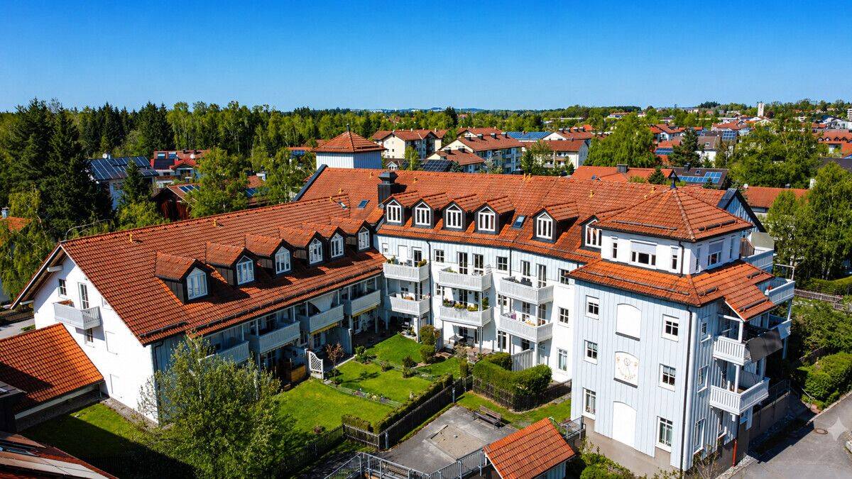 Großzügige, möblierte 3-Zimmer-Dachgeschoss-Wohnung mit Balkon!, 82377 Penzberg