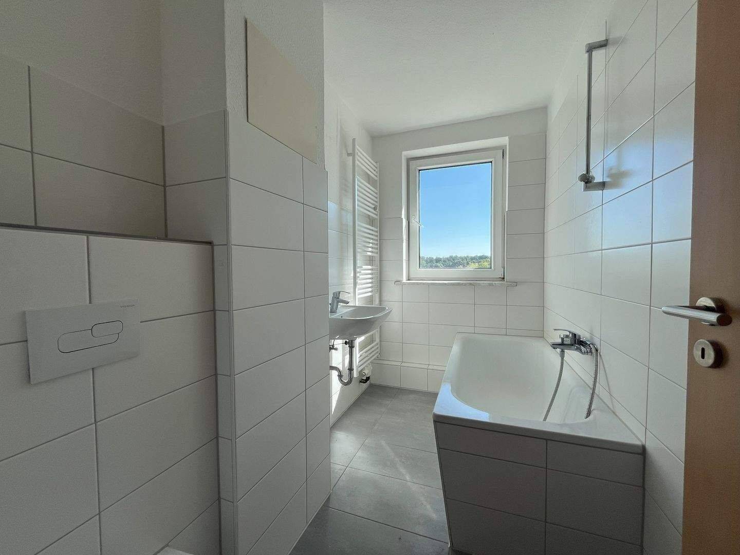 Lass die Sonne rein…helle, moderne 2-Zimmer-Wohnung, einzugsfertig nach Renovierung, Einbauküche gegen Aufpreis möglich, 8058 Zwickau