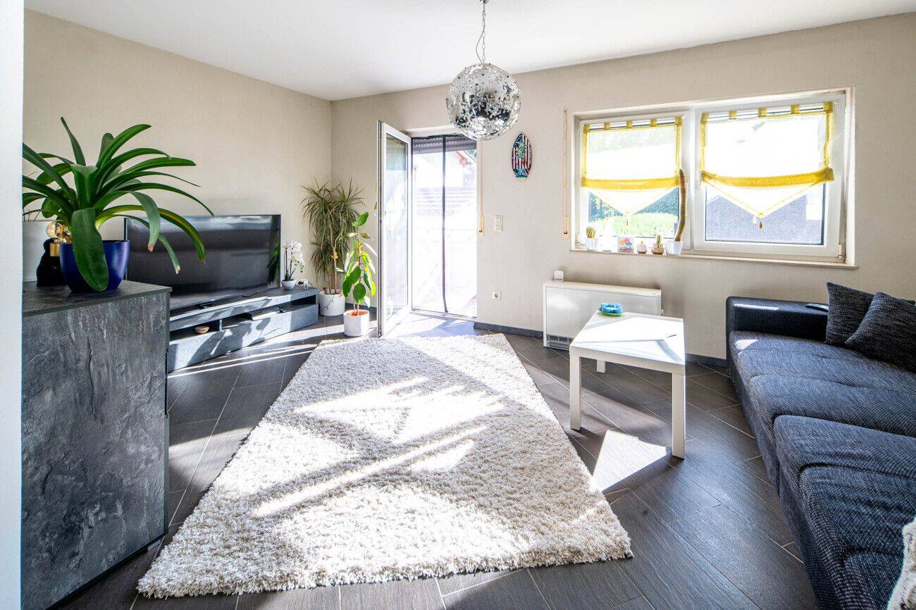Bald bezugsfrei – modernisierte 3-Zimmer-Wohnung mit Einbauküche, Eckbalkon & Tiefgarage, 76597 Loffenau