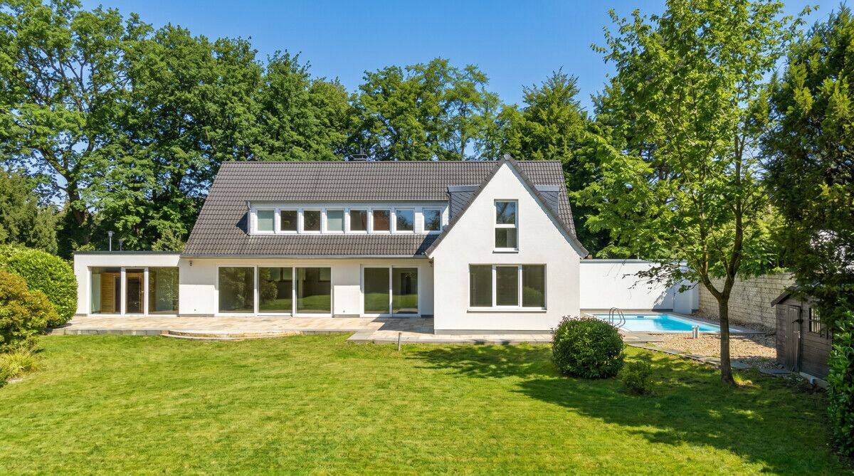 Großzügiges Einfamilienhaus im Alt-Hahnwald, 50996 Köln (Rodenkirchen Hahnwald Marienburg Weiß)