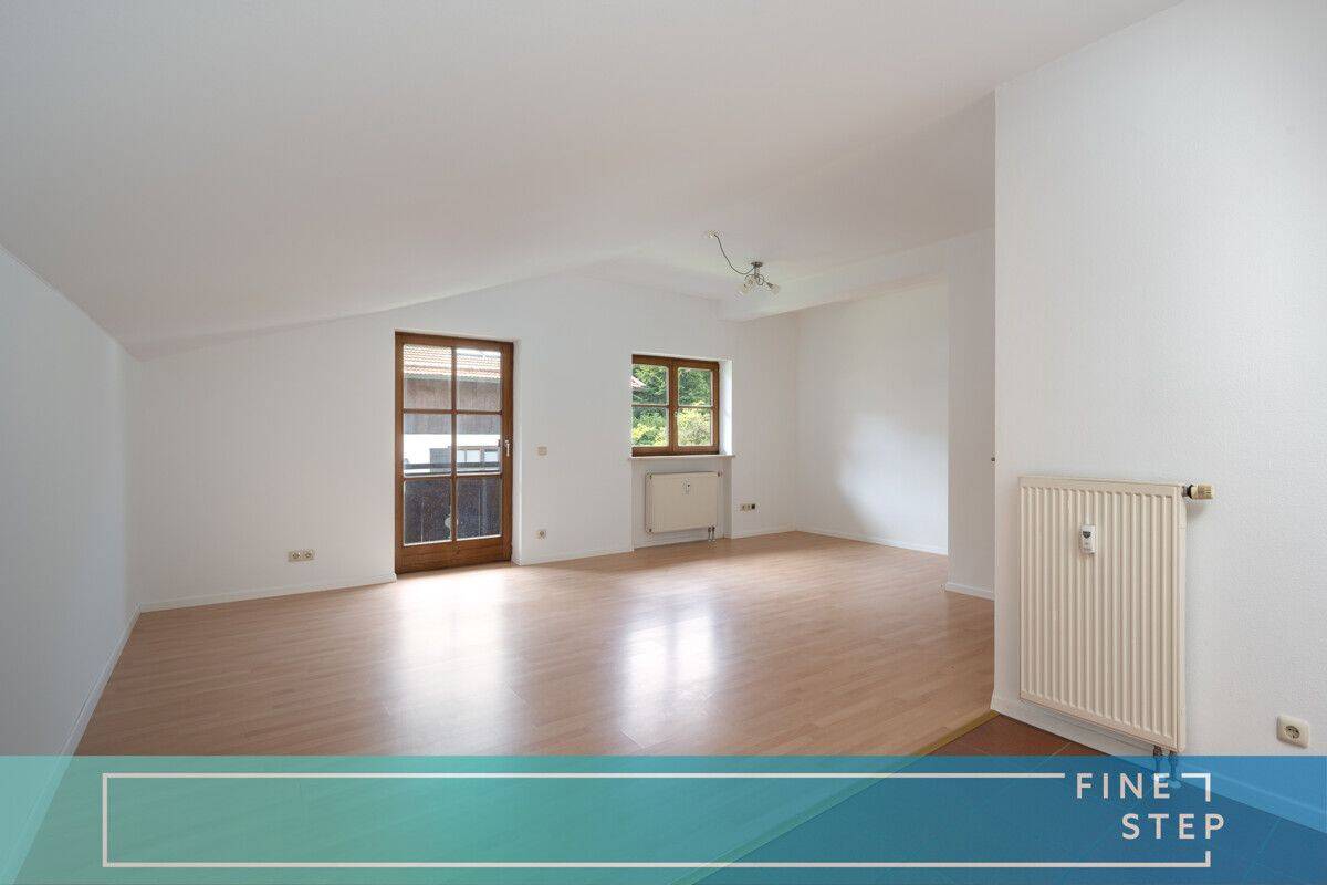 Ruhe, Natur und Möglichkeiten: Große Dachgeschosswohnung mit großem Balkon in Schleching, 83259 Schleching