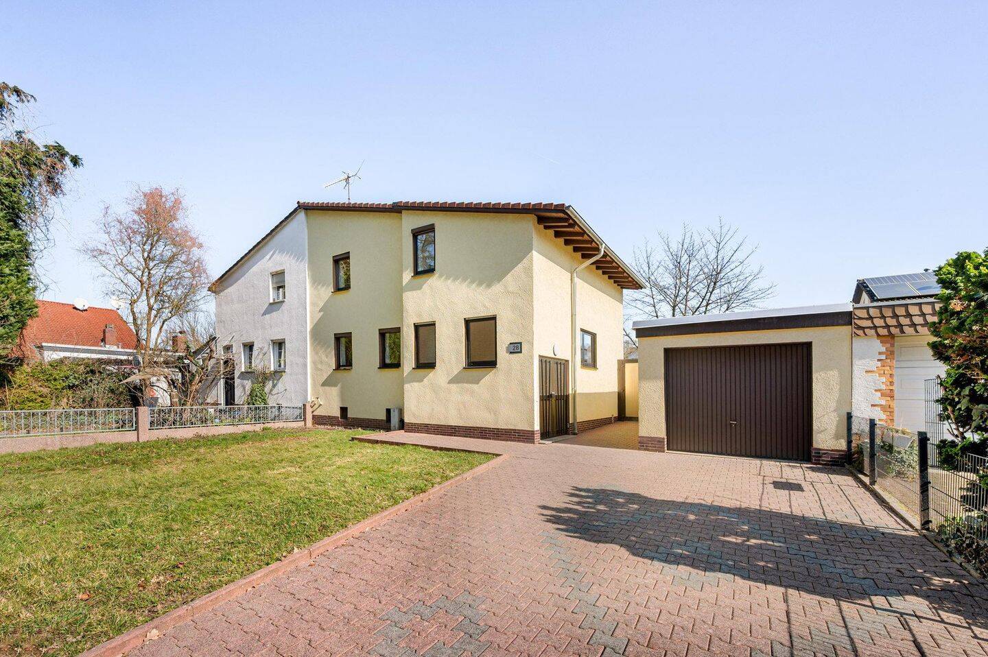 Doppelhaushälfte mit großem Grundstück in wunderbarer Lage in Offenbach Tempelsee, 63071 Offenbach am Main (Offenbach am Main Tempelsee)