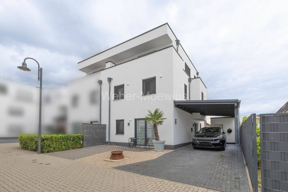 Neuwertige Doppelhaushälfte (Effizienzklasse B) mit Sauna, Dachterrasse, Carport und 2 Stellplätzen, 53489 Sinzig