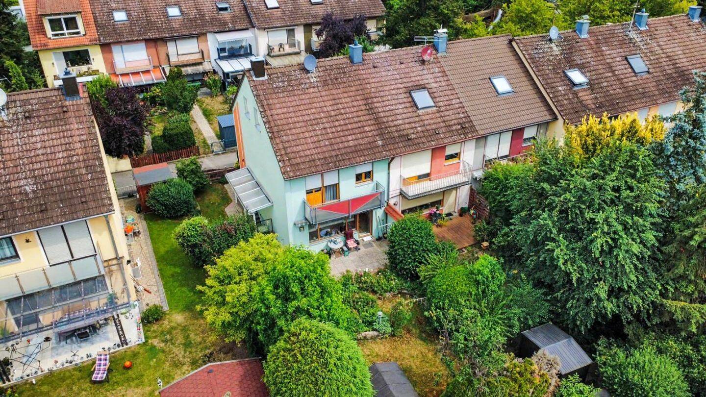 Familienglück mit Garten – Gepflegtes Reiheneckhaus mit viel Potenzial in Schwabach, 91126 Schwabach
