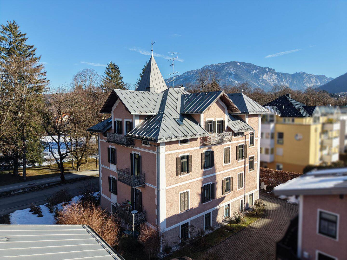 Charmante Dachgeschosswohnung mit Altbauflair und Bergblick in Bad Reichenhall, 83435 Bad Reichenhall