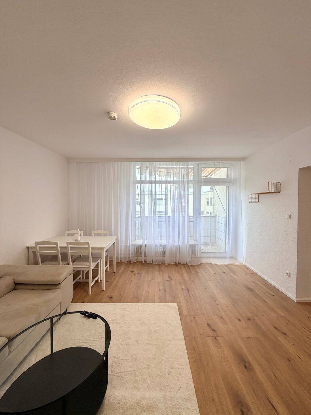 Einziehen statt renovieren – Lichtdurchflutete Balkonwohnung mit Stellplatz & Grünblick, 12277 Berlin (Tempelhof-Schöneberg Mariendorf Marienfelde)
