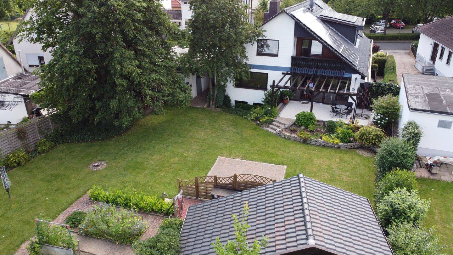 Feldrandlage mit Doppelgarage, Vollkeller und Einliegerwohnung, 31787 Hameln