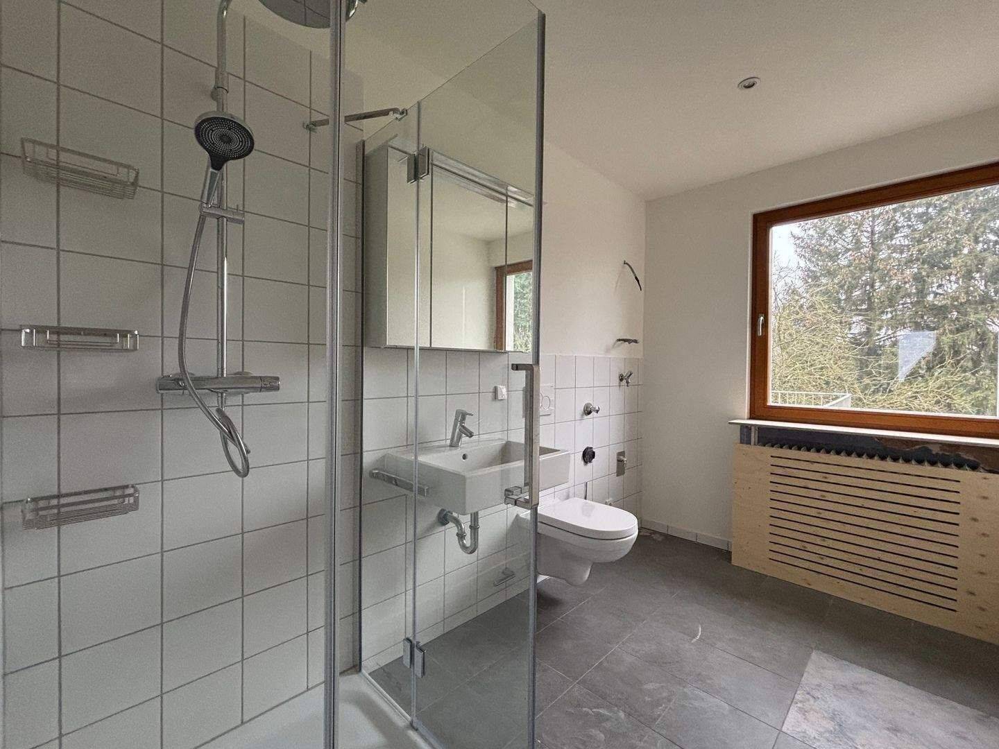 möbliertes WG-Zimmer in sanierter 3er WG mit Wohnküche, 66132 Saarbrücken