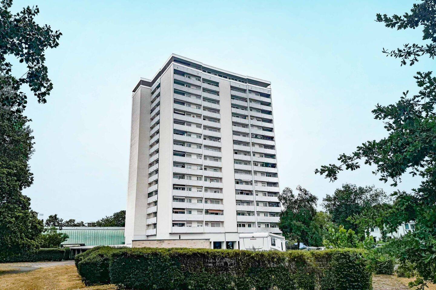 Bezugsfreie 2-Zimmer-Wohnung mit Westbalkon, Aufzug & Einbauküche, 90471 Nürnberg (Dutzendteich Langwasser Neuselsbrunn Stadion Zollhaus)