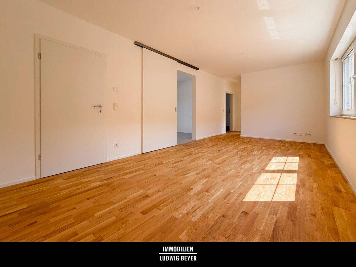 Hochwertig renovierte drei Zimmer Wohnung mit Terrasse, 85049 Ingolstadt