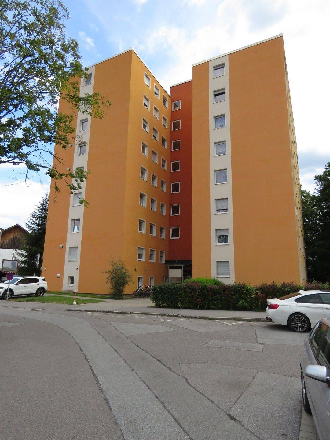 4-Zimmer-Eigentumswohnung mit Südbalkon und Aufzug in absolut ruhiger und zentrumsnaher Wohnlage mit Ausblick, 94469 Deggendorf