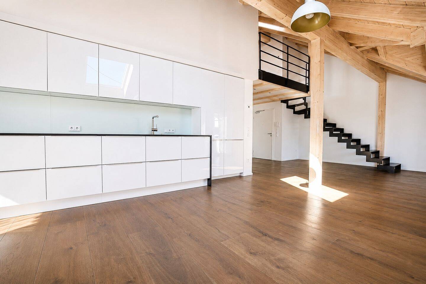 Außergewöhnliche 5-Zimmer-Maisonette mit Galerie, Südwestbalkon und besonderem WohngefüNeues Inserat, 84561 Mehring