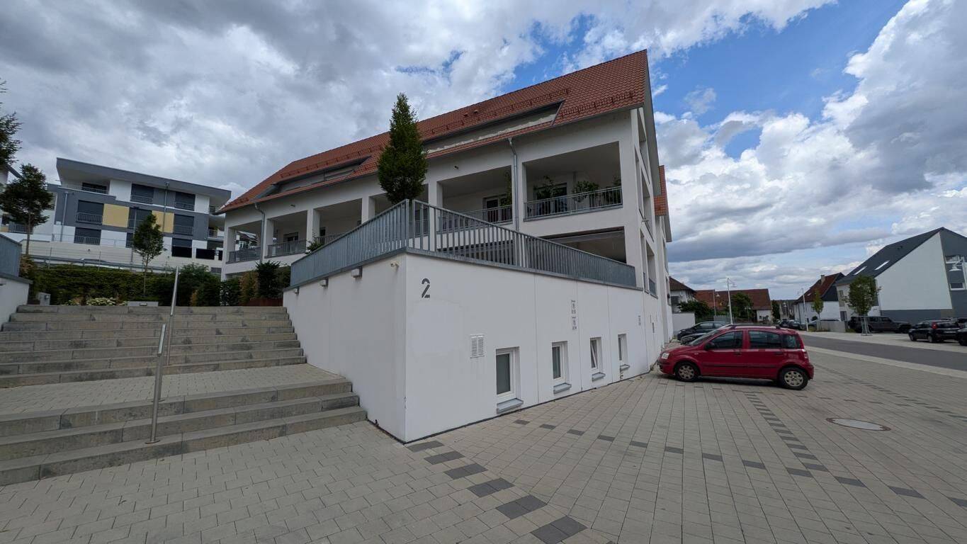 Stilvoll mit Rundum-Balkon – Helle und hochwertige 3,5-Zimmer-Wohnung in Neckartailfingen, 72666 Neckartailfingen