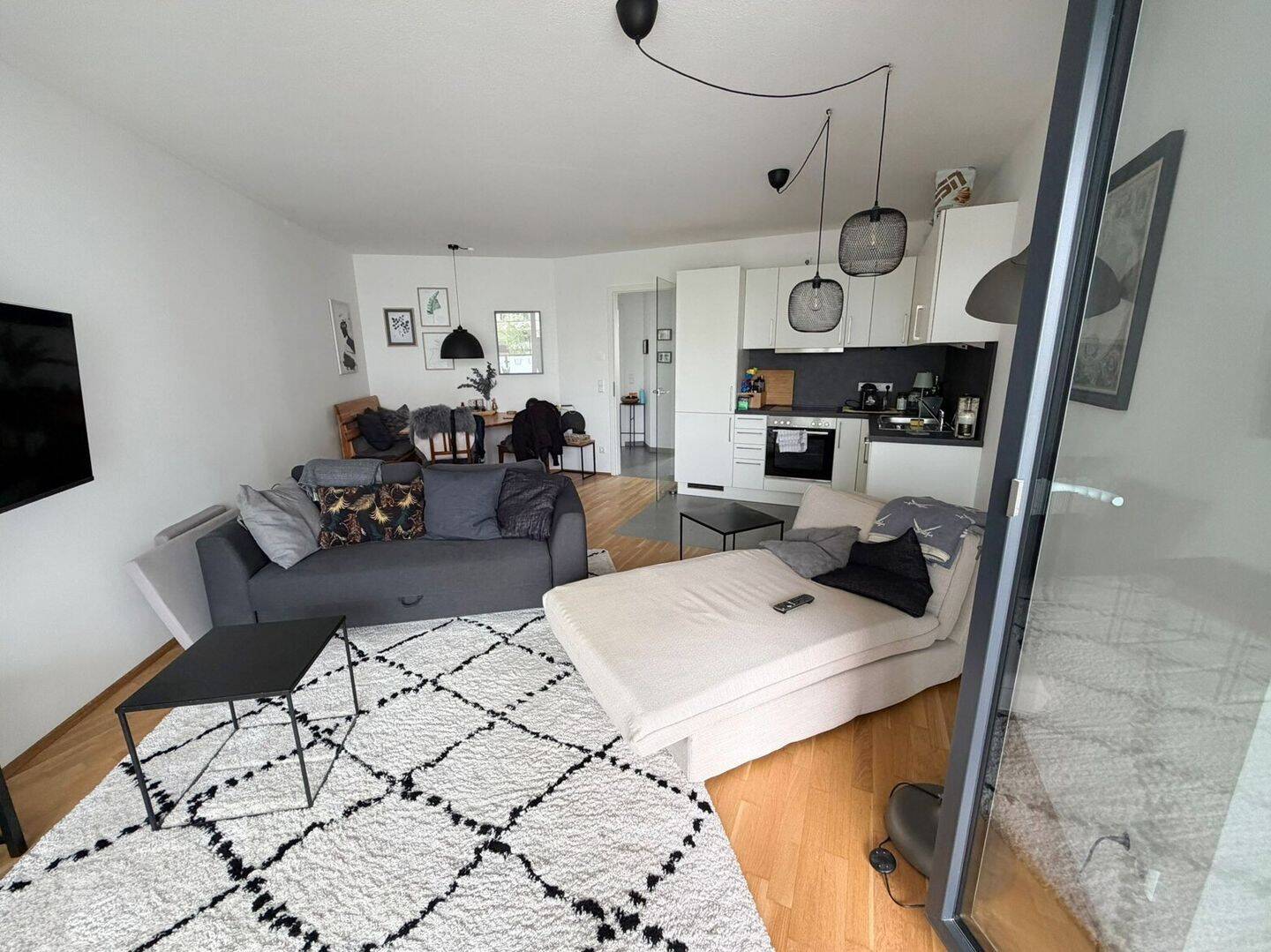 Neuwertige Zweizimmerwohnung mit Küche, Balkon und Stellplatz in der Neustadt, 55118 Mainz (Neustadt)