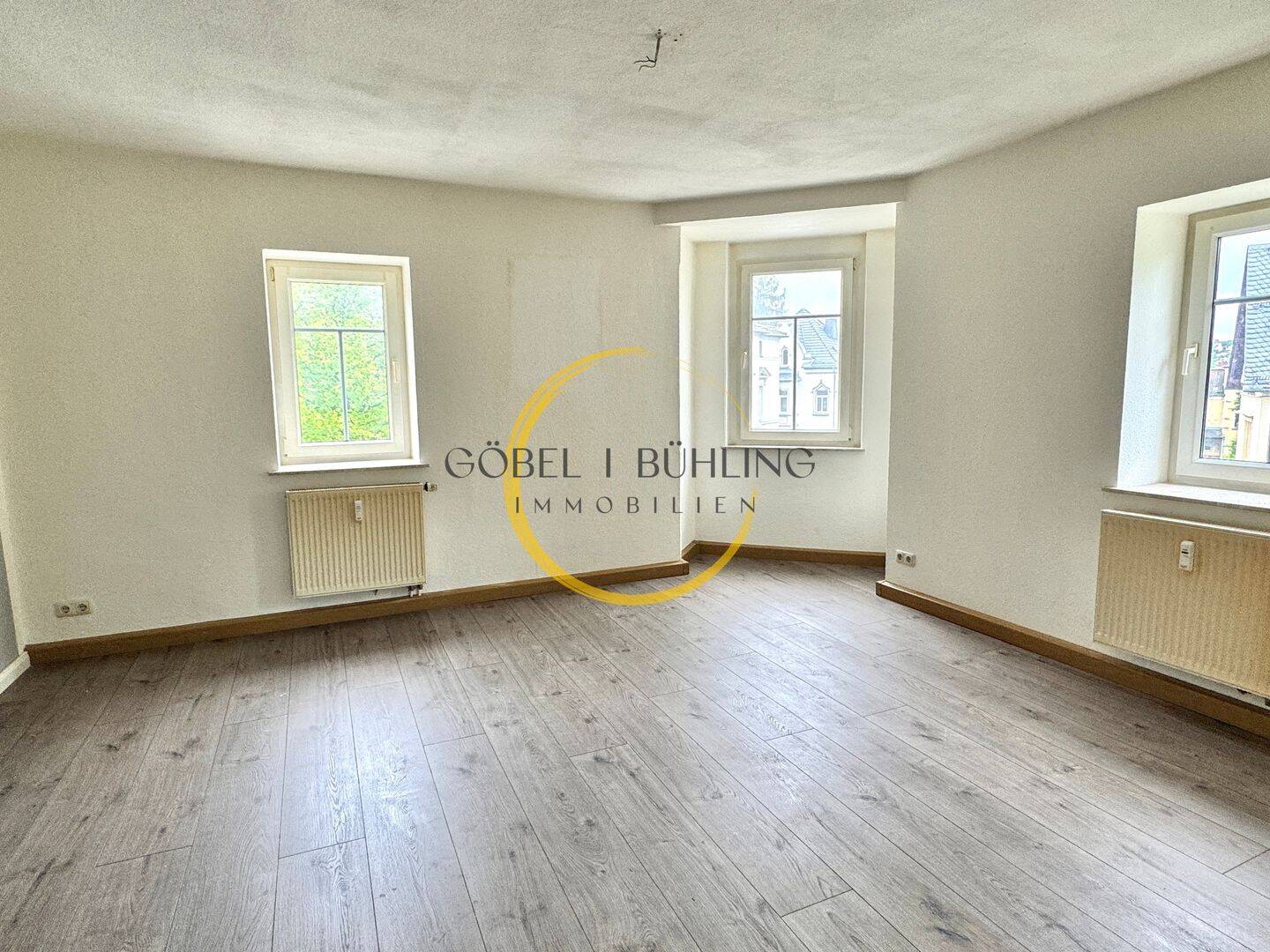 Helle 4-Zimmer-Wohnung im DG mit modernem Bad und Stellplatz in attraktiver Lage von Weida, 7570 Weida