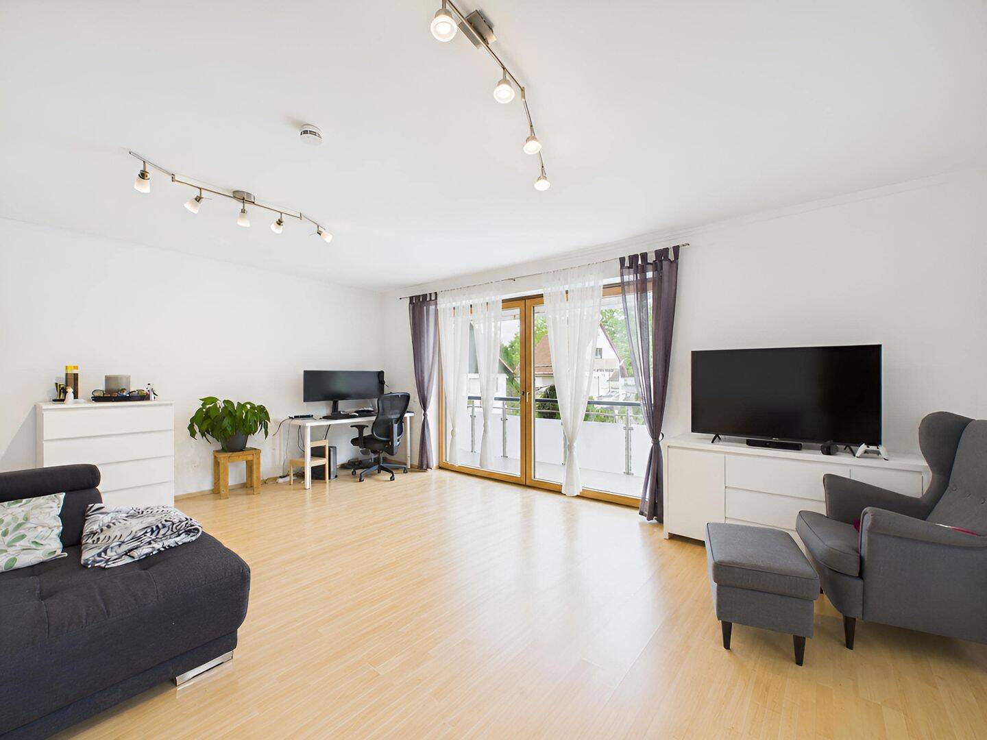 Energetisch zukunftssicher wohnen wie im Haus – exklusive 4,5-Zimmer-Wohnung mit PV & Wärmepumpe, 85614 Kirchseeon