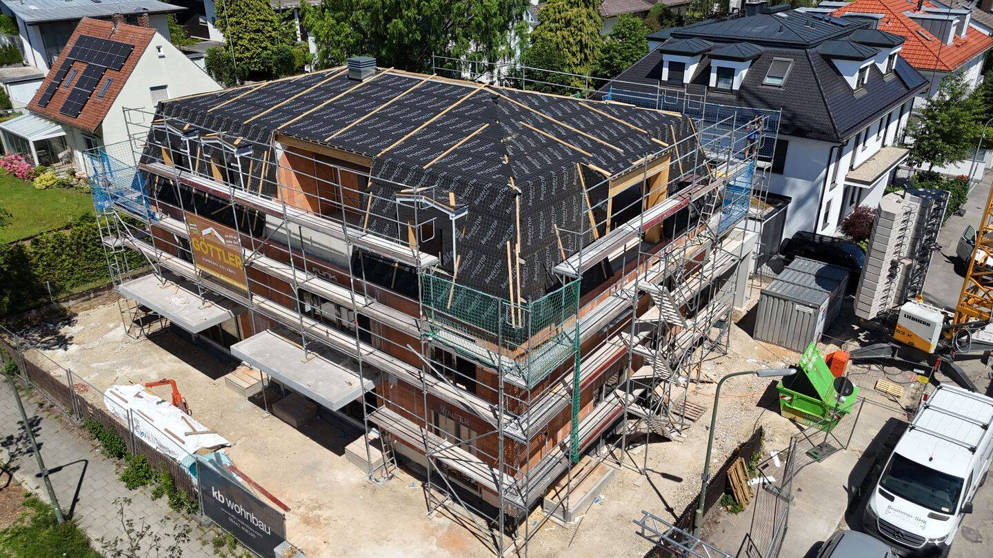 Bogenhausen: 3-Zi.-EG-Whg. + Hobby + Waschen mit Terr. + Gartenant. (S-/W-Ausr.) / Wohn-/Nutzfl. 128,75 m² / KFW-40 / Neubau / provisionsfrei