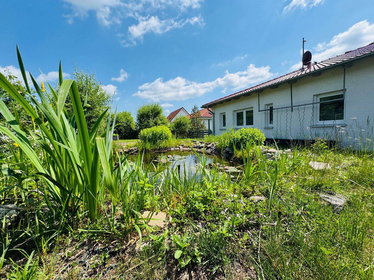 Einfamilienhaus mit Wintergarten, Teich, Carport in Top Zustand in ruhiger Lage, 99092 Erfurt
