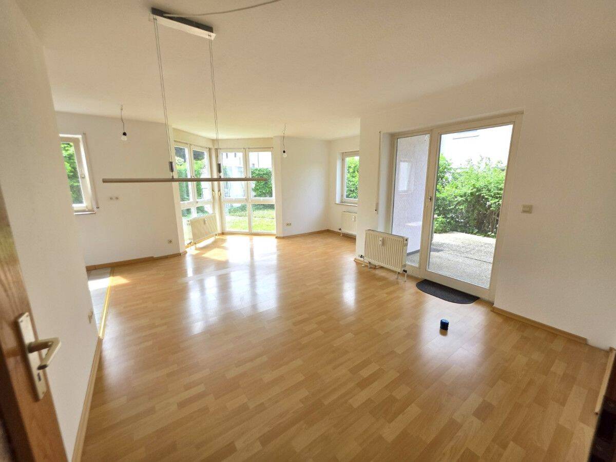Lichtdurchflutete 2,5-Zimmer-Erdgeschosswohnung mit Terrasse und eigenem Gartenanteil, 74182 Obersulm