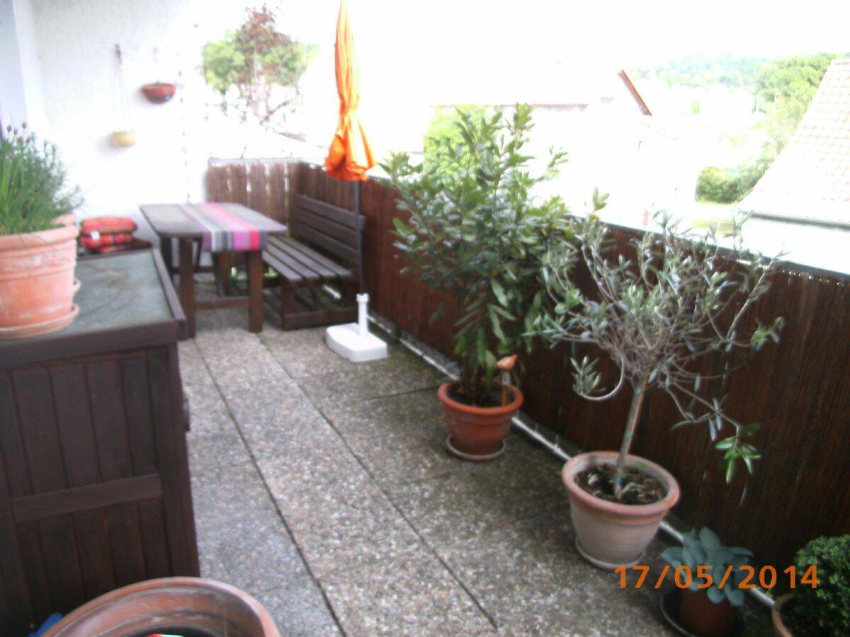 Schöne 3,5 Zimmer Erdgeschosswohnung mit Balkon, Garten und Garage im Eisbergviertel, 92224 Amberg