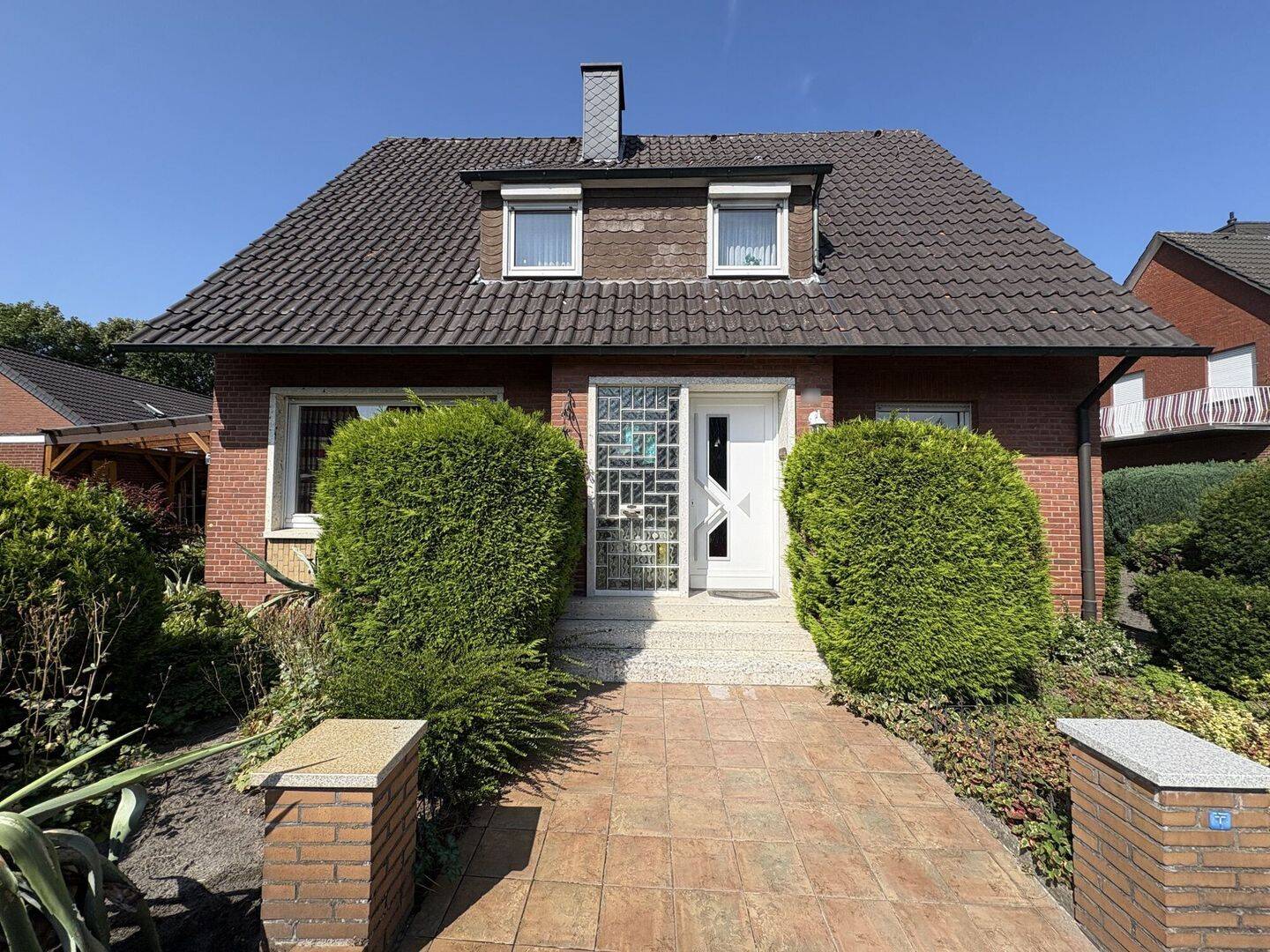 Viel Platz für Ihre Ideen – einseitig angebautes Einfamilienhaus mit Garage in Rheine-Schotthock, 48429 Rheine